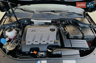 Универсал Volkswagen Passat 2012 в 