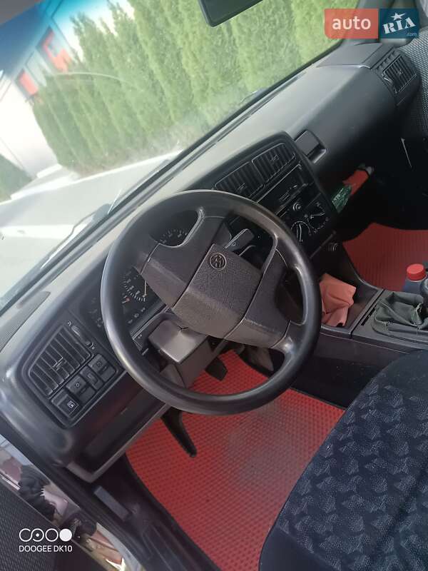 Седан Volkswagen Passat 1988 в Харькове