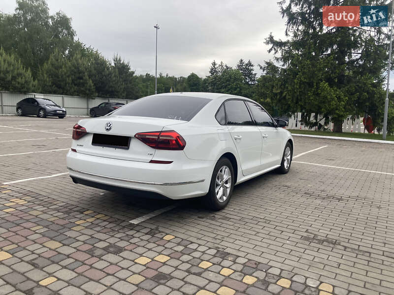Седан Volkswagen Passat 2018 в Луцке