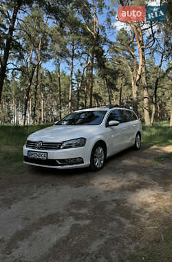 Універсал Volkswagen Passat 2013 в Сумах