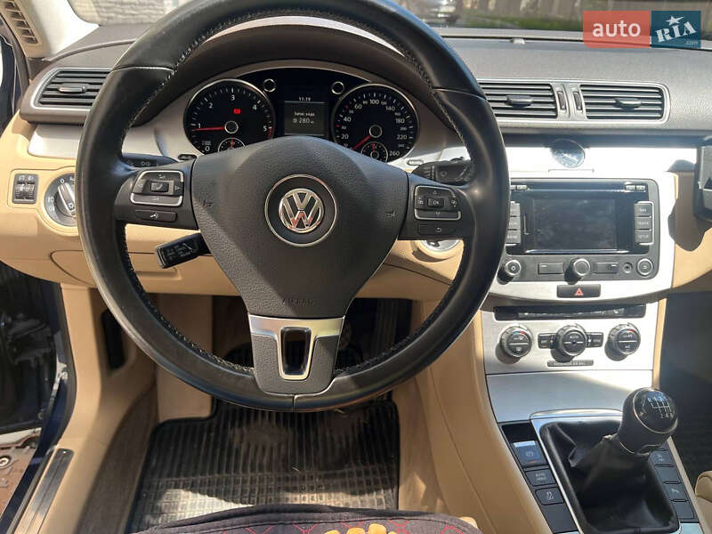 Универсал Volkswagen Passat 2014 в Хмельницком