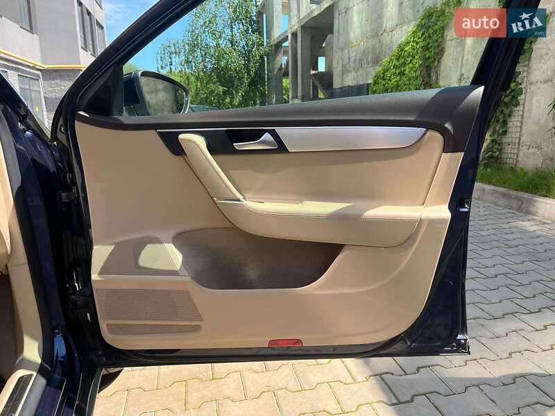 Универсал Volkswagen Passat 2014 в Хмельницком