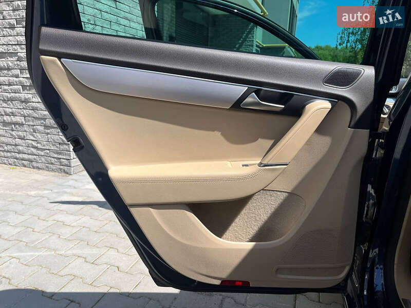 Универсал Volkswagen Passat 2014 в Хмельницком