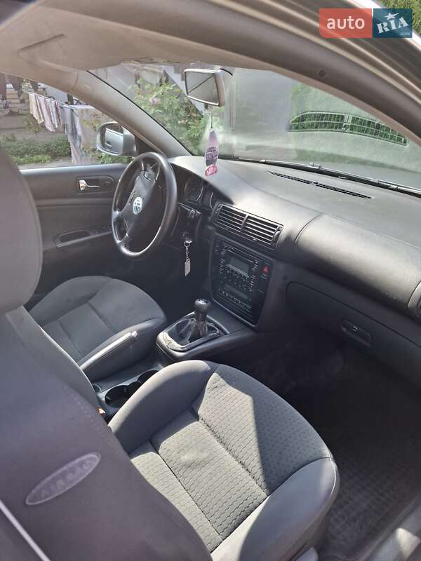 Універсал Volkswagen Passat 2003 в Виноградові