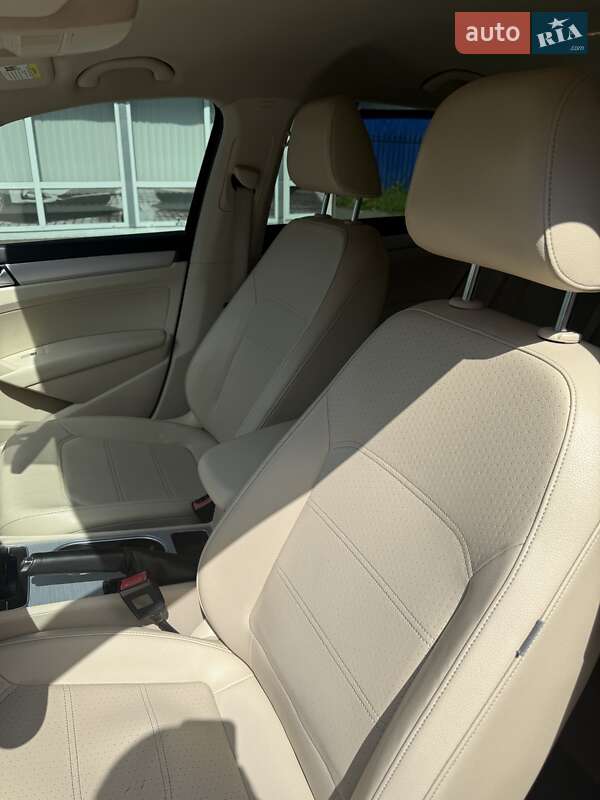 Седан Volkswagen Passat 2012 в Киеве