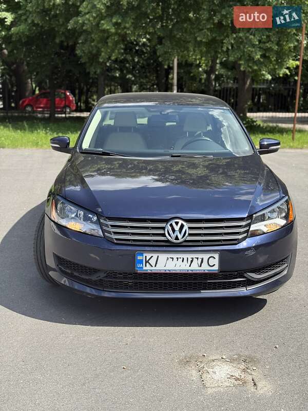 Седан Volkswagen Passat 2012 в Киеве