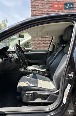 Седан Volkswagen Passat 2015 в 