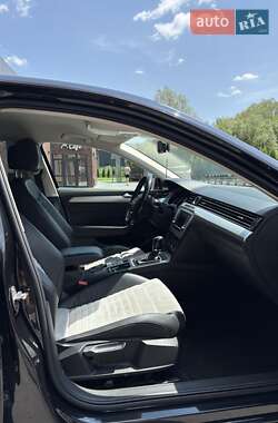 Седан Volkswagen Passat 2015 в 