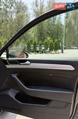 Седан Volkswagen Passat 2015 в 