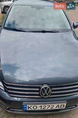 Седан Volkswagen Passat 2012 в Рахове