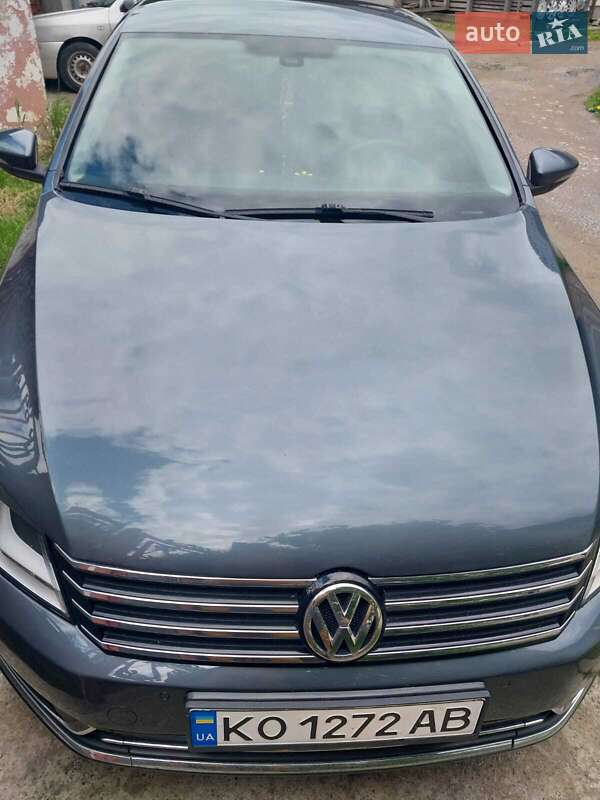 Седан Volkswagen Passat 2012 в Рахове