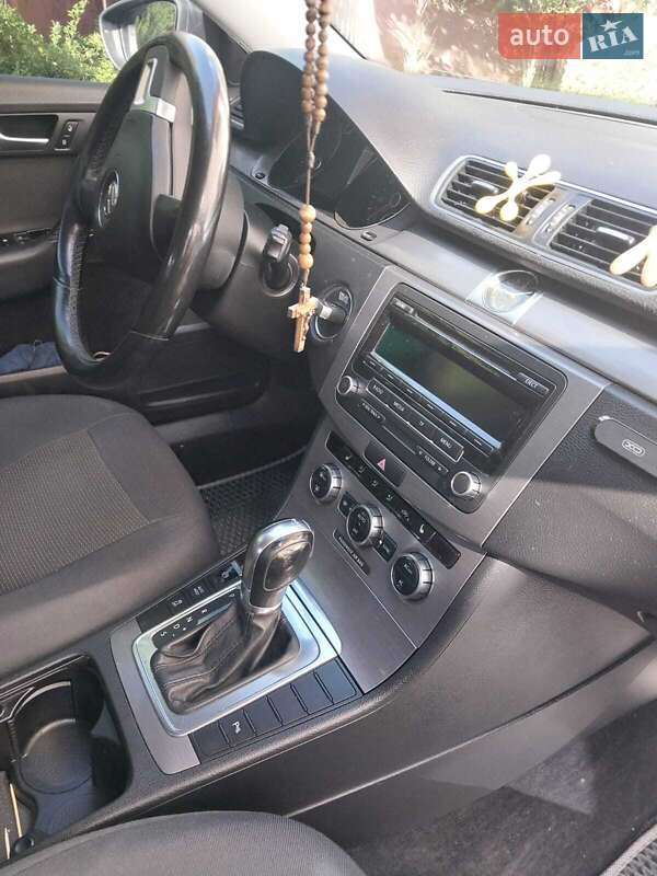 Седан Volkswagen Passat 2012 в Рахове