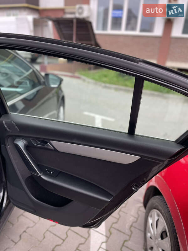 Седан Volkswagen Passat 2011 в Хмельницком