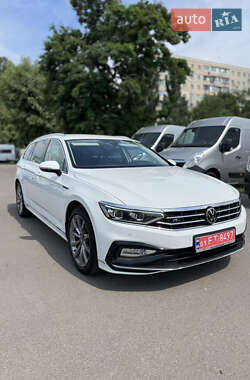 Универсал Volkswagen Passat 2021 в Киеве