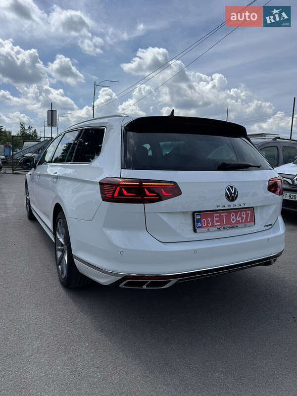 Универсал Volkswagen Passat 2021 в Киеве
