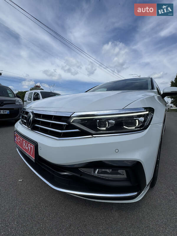 Универсал Volkswagen Passat 2021 в Киеве