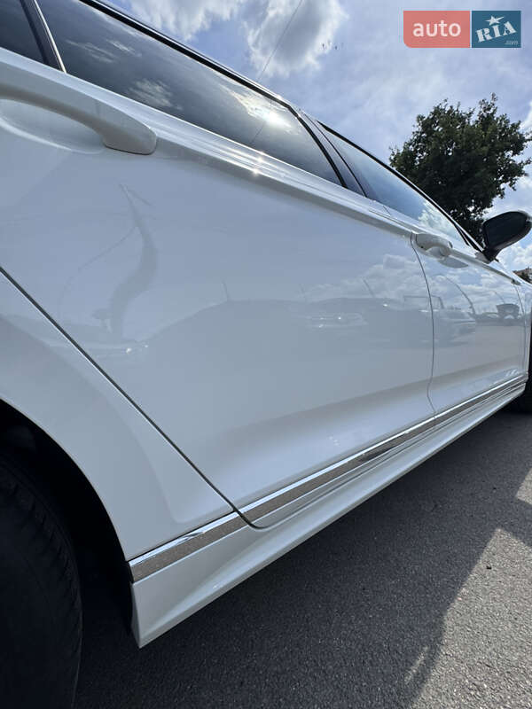 Универсал Volkswagen Passat 2021 в Киеве
