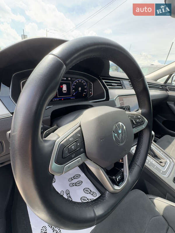 Универсал Volkswagen Passat 2021 в Киеве