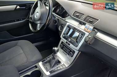 Універсал Volkswagen Passat 2011 в 