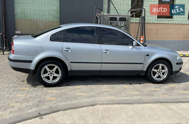 Седан Volkswagen Passat 2002 в 