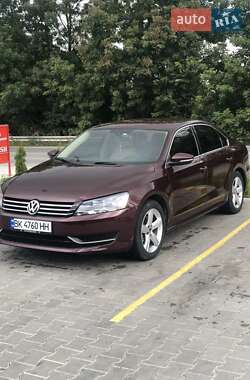 Седан Volkswagen Passat 2012 в Ровно