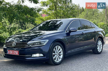 Седан Volkswagen Passat 2015 в 