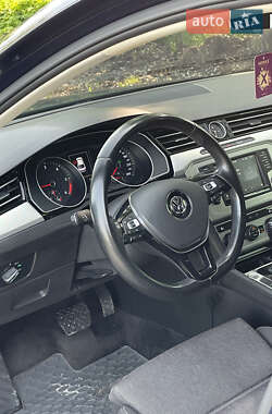 Седан Volkswagen Passat 2015 в 