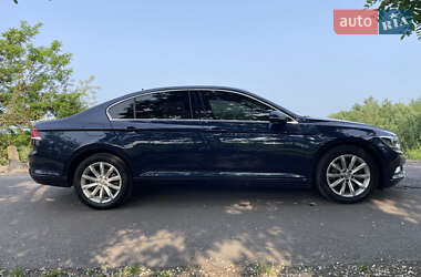Седан Volkswagen Passat 2015 в 