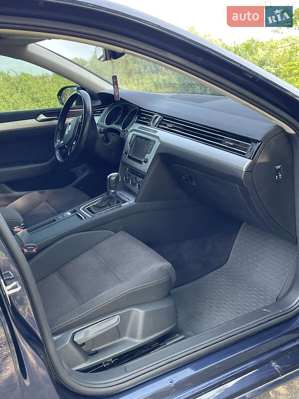Седан Volkswagen Passat 2015 в Рожище
