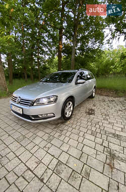 Універсал Volkswagen Passat 2013 в Львові