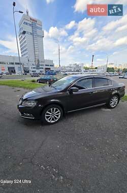 Седан Volkswagen Passat 2014 в Киеве