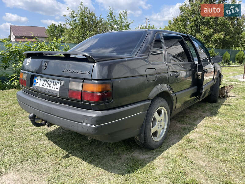 Седан Volkswagen Passat 1989 в Барышевке