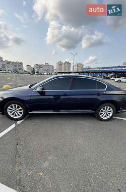 Седан Volkswagen Passat 2015 в 