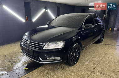 Седан Volkswagen Passat 2011 в Харкові