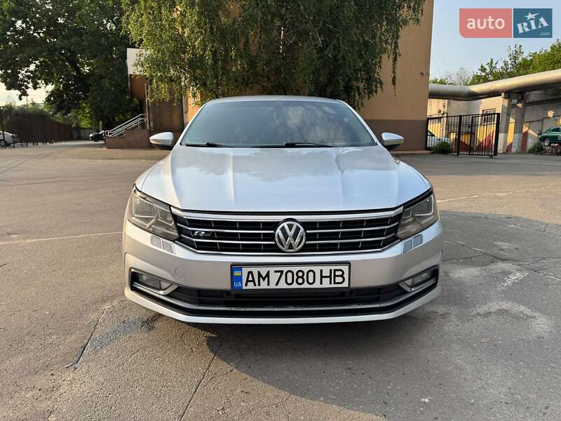 Седан Volkswagen Passat 2017 в Киеве