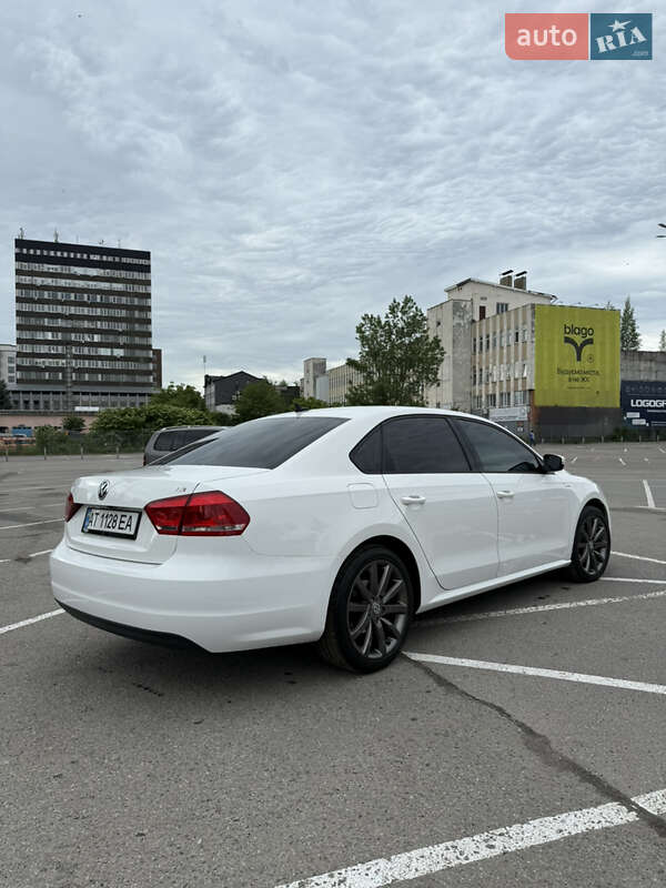 Седан Volkswagen Passat 2014 в Івано-Франківську
