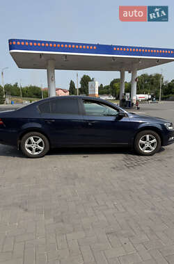 Седан Volkswagen Passat 2012 в 