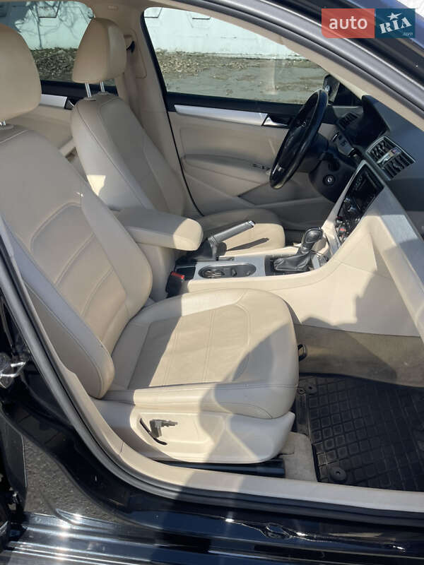 Седан Volkswagen Passat 2012 в Дніпрі
