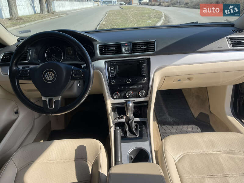 Седан Volkswagen Passat 2012 в Дніпрі