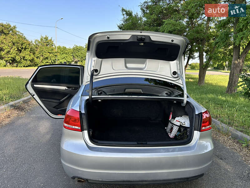 Седан Volkswagen Passat 2012 в Черкассах