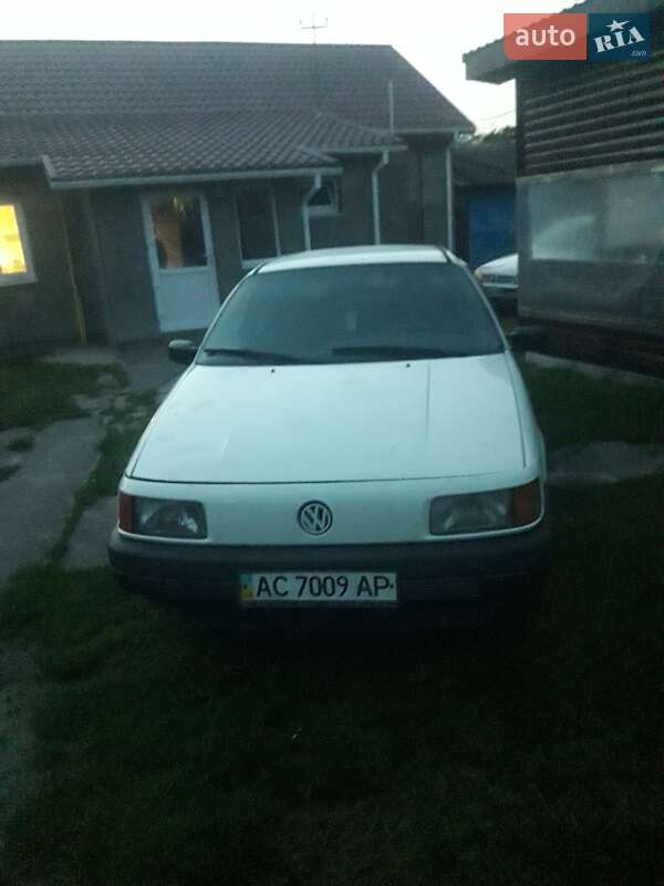 Седан Volkswagen Passat 1990 в Рожище