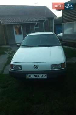Седан Volkswagen Passat 1990 в 