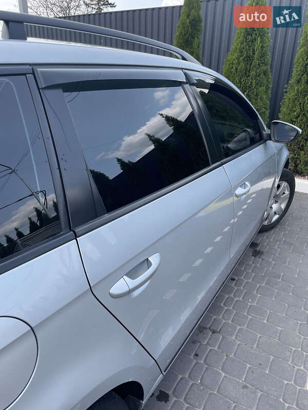 Универсал Volkswagen Passat 2011 в Коростене