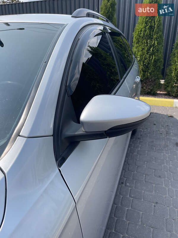 Универсал Volkswagen Passat 2011 в Коростене