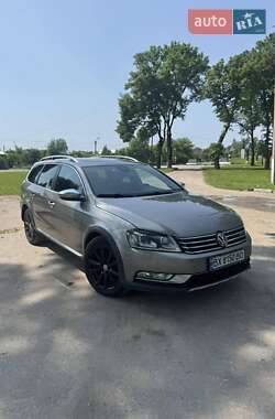 Універсал Volkswagen Passat 2012 в Теофіполі