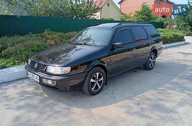 Универсал Volkswagen Passat 1996 в Вараше