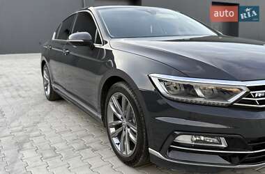 Седан Volkswagen Passat 2015 в 