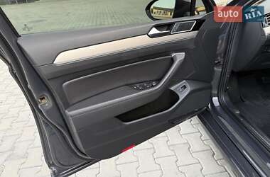 Седан Volkswagen Passat 2015 в 