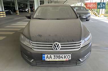 Седан Volkswagen Passat 2011 в Киеве