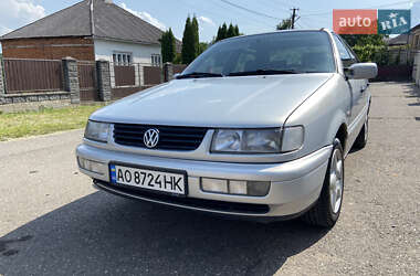 Седан Volkswagen Passat 1995 в Виноградове